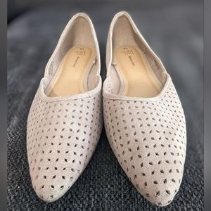 Time & Tru Memory Foam flats in Taupe - size 9.5